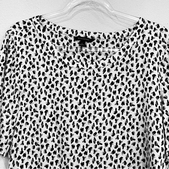 Banana Republic Black + White Abstract Print Short Sleeve Blouse - Large - Picture 2 of 10